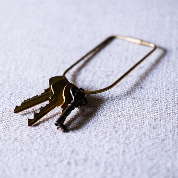 Brass Screw-Shut Keychain Holder - Picture 1 of 3